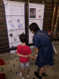 Miaomiao and Max with information on coloured windows at the Upper Chapel of the Sainte-Chapelle chapel