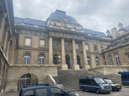 Front of the Palais de Justice de Paris courthouse at the Boulevard du Palais
