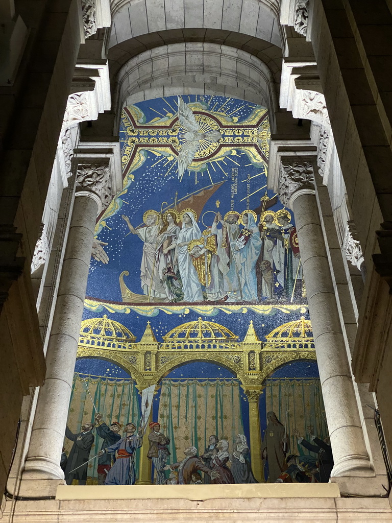 The ambulatory of the Basilique du Sacré-Coeur church, with a view on the ceiling of the apse