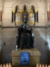 Statue of Saint Peter at the ambulatory of the Basilique du Sacré-Coeur church