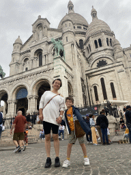 Miaomiao and Max at the Parvis du Sacré-Coeur square, with a view on the right front of the Basilique du Sacré-Coeur church