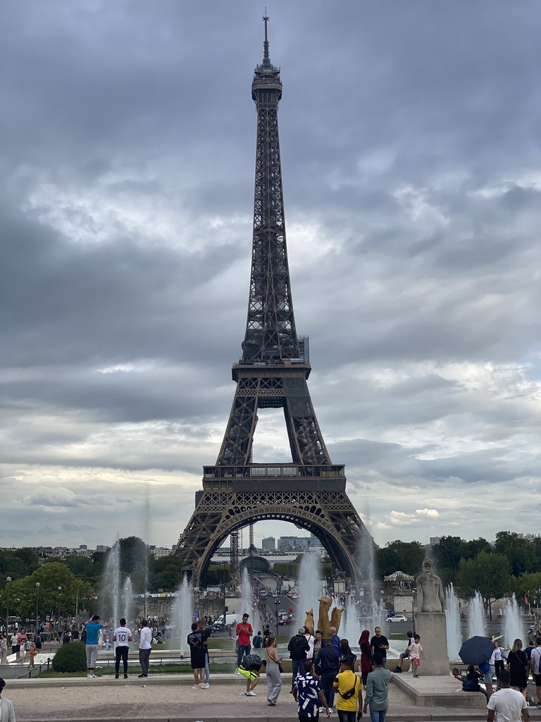 The Jardins du Trocadéro gardens and the northwest side of the Eiffel Tower, viewed from the Esplanade Joseph Wresinski