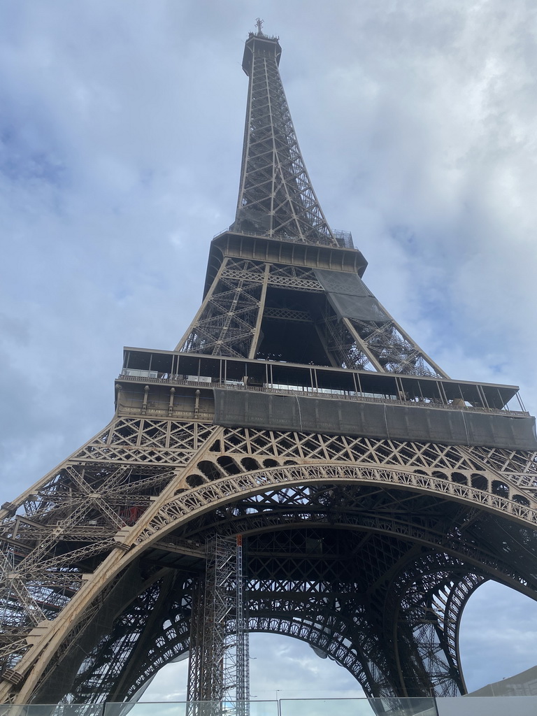 The northwest side of the Eiffel Tower, viewed from the Quai Branly street