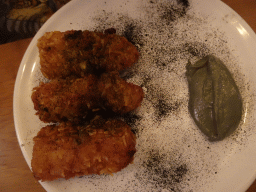 Fish in the chips with black curry mayo at the Le Comptoir de la Traboule restaurant