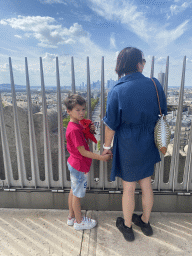 Miaomiao and Max on the roof of the Arc de Triomphe, with a view on the Avenue de la Grande Armée and the La Défense district with the Grande Arche de la Défense building