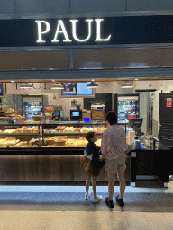 Miaomiao and Max in front of the Paul bakery at the La Défense railway station