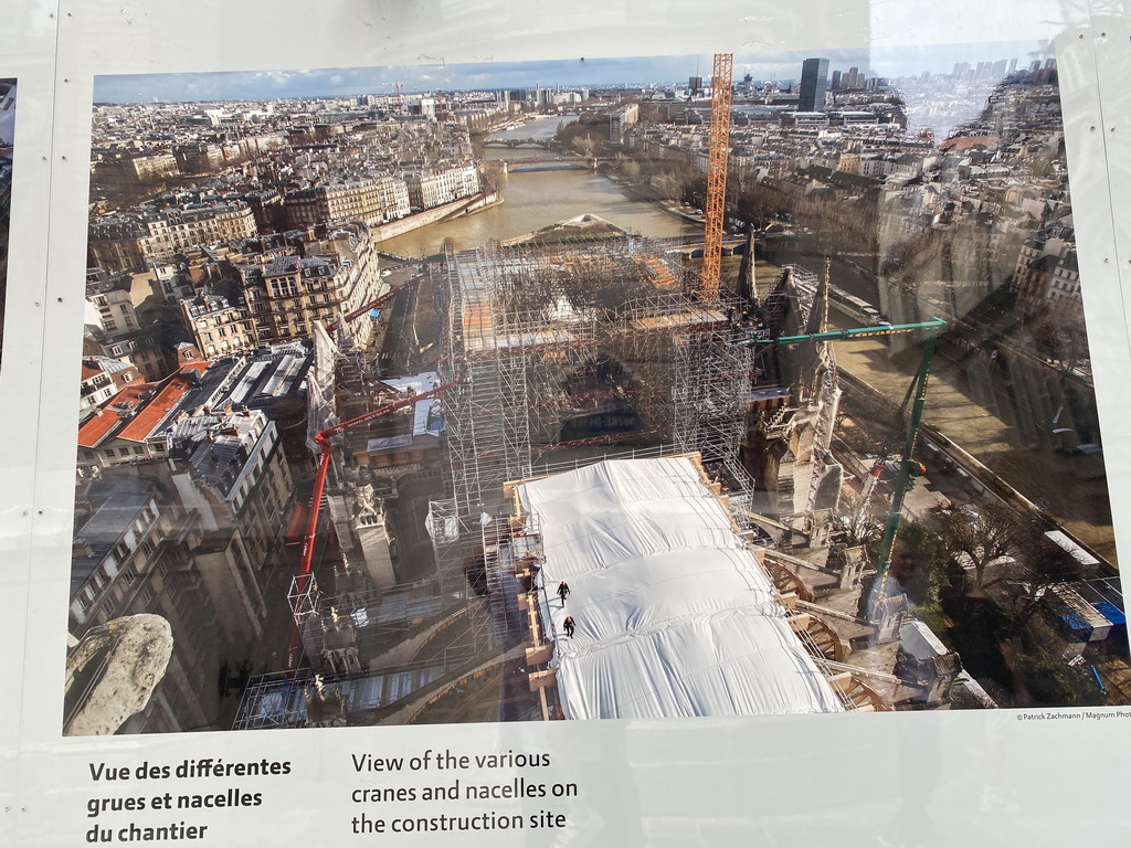 Photograph `View of the various cranes and nacelles on the construction site` at the exhibition `Notre-Dame de Paris - The first months of a renaissance` at the Rue du Cloître-Notre-Dame street, with explanation