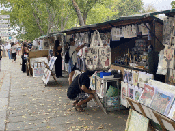 Street merchants at the Quai de Montebello street