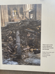 Photograph `Debris from the vault and the spire, at the transept crossing` at the exhibition `Notre-Dame de Paris - The first months of a renaissance` at the Rue du Cloître-Notre-Dame street, with explanation