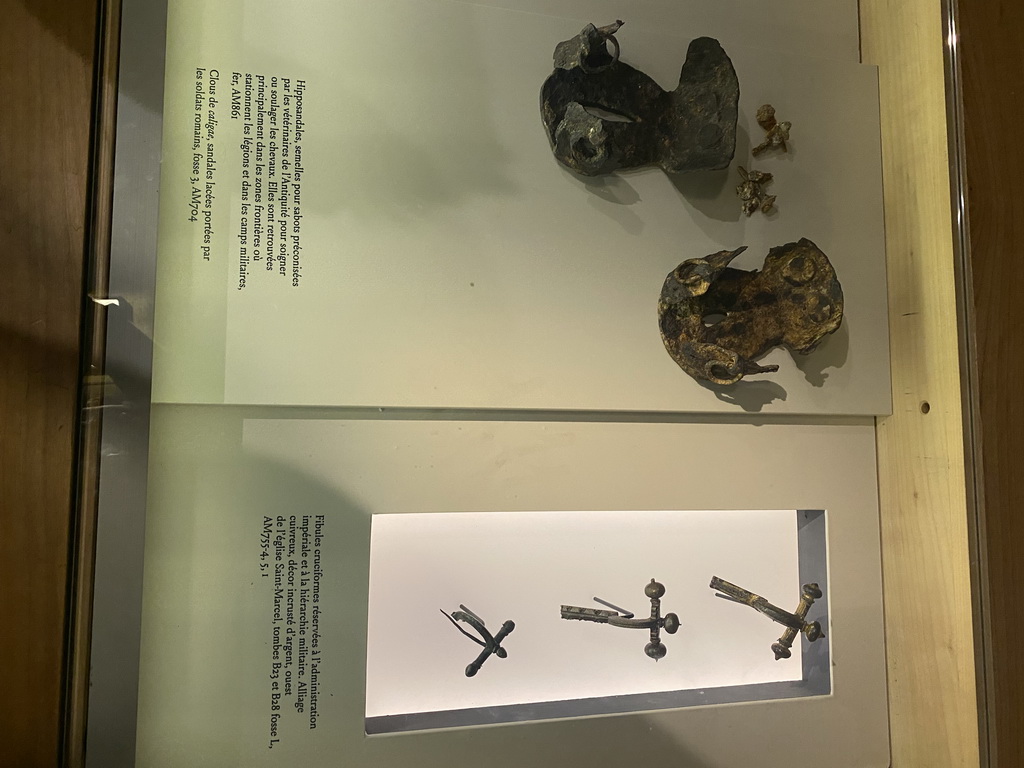 Horseshoes and brooches at the Archaeological Crypt of the Île de la Cité, with explanation