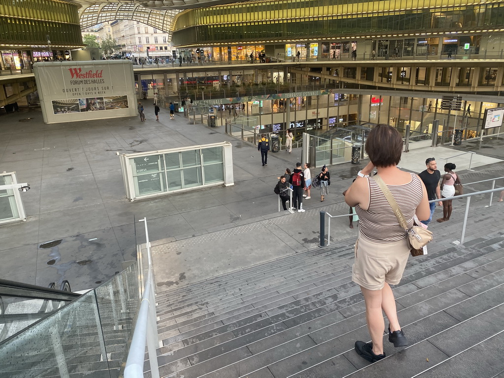 Miaomiao at a staircase at the Westfield Forum des Halles shopping mall