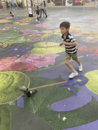 paris_3_399 - 328 kb - 768x1024 - Max chasing pigeons on a painted floor at the Westfield Forum des Halles shopping mall Max chasing pigeons on a painted floor at the Westfield Forum des Halles shopping mall