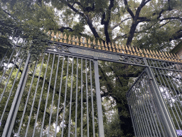 paris_3_403 - 522 kb - 1024x768 - Gate at the northwest corner of the Jardin des Plantes garden at the Rue Cuvier street Gate at the northwest corner of the Jardin des Plantes garden at the Rue Cuvier street