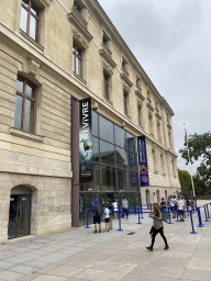 paris_3_405 - 326 kb - 768x1024 - Entrance at the south side of the Grande Galerie de l`Évolution museum at the Allée Haüy street Entrance at the south side of the Grande Galerie de l`Évolution museum at the Allée Haüy street