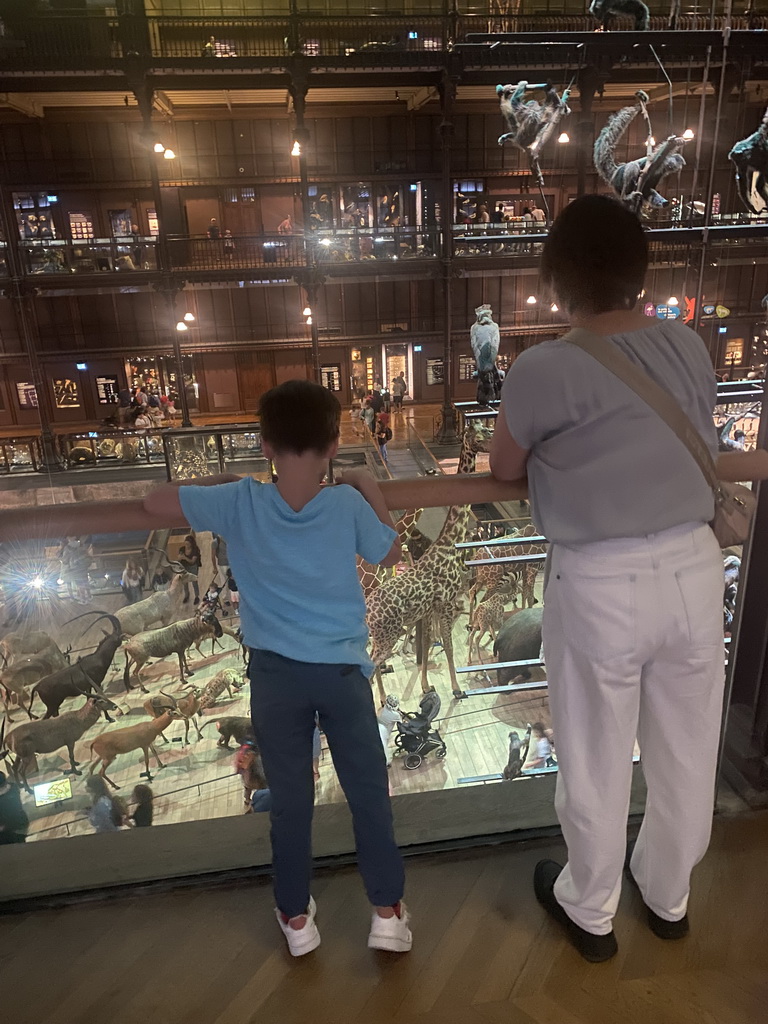 Miaomiao and Max at the second floor of the Grande Galerie de l`Évolution museum, with a view on the first floor