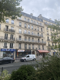 Front of the Holland Bikes store at the Rue des Écoles street