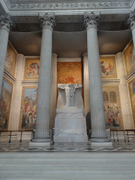 Monument at the north transept of the Panthéon