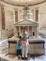 Miaomiao and Max with the scale model of the Panthéon at the northeastern side chapel