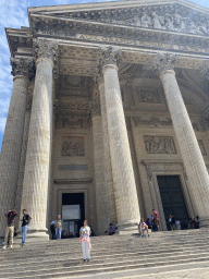 Miaomiao in front of the west side of the Panthéon at the Place du Panthéon square