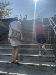 Miaomiao and Max at the staircase to the observation deck at the top floor of the Grande Arche de la Défense building