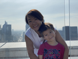 Miaomiao and Max at the observation deck at the top floor of the Grande Arche de la Défense building, with a view on the skyscrapers at the La Défense district, the Avenue Charles de Gaulle, the Arc de Triomphe and the Eiffel Tower