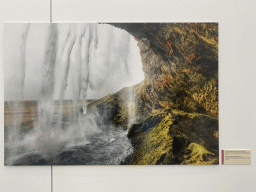 paris_3_682 - 245 kb - 1024x768 - Photograph of the Seljalandsfoss waterfall at the exhibition `Hymne à la Beauté` at the top floor of the Grande Arche de la Défense building, with explanation Photograph of the Seljalandsfoss waterfall at the exhibition `Hymne à la Beauté` at the top floor of the Grande Arche de la Défense building, with explanation
