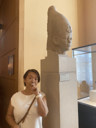 Miaomiao with a bust of a King of the Middle Empire at the First Floor of the Sully Wing of the Louvre Museum, with explanation