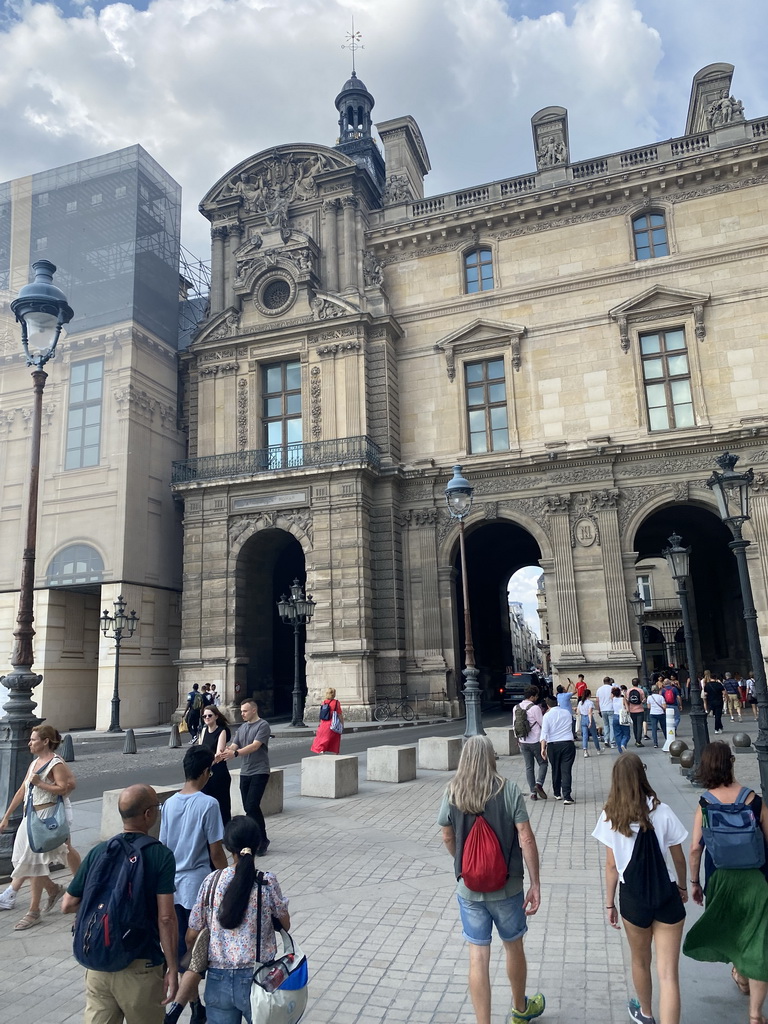 Gates from the Place du Caroussel square to the Rue de Rivoli street