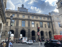 Gates from the Rue de Rivoli street to the Place du Caroussel square