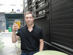 Tim with a beer on the terrace of the Pitanga restaurant at the Rue du Pélican street
