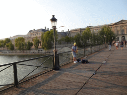Musician at the Pont des Arts bridge over the Seine river