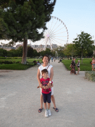 Miaomiao and Max in front of the Ferris Wheel at the Tuileries Gardens