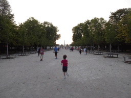 Max at the Tuileries Gardens, with a view on the Luxor Obelisk and the Arc de Triomphe