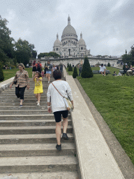 Miaomiao at the Square Louise Michel, with a view on the front of the Basilique du Sacré-Coeur church