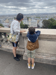 Miaomiao and Max at the viewing point at the Square Louise Michel, with a view on the city center