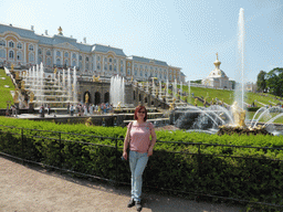 Miaomiao at the Samson Fountain and the Great Cascade, in front of the Great Palace