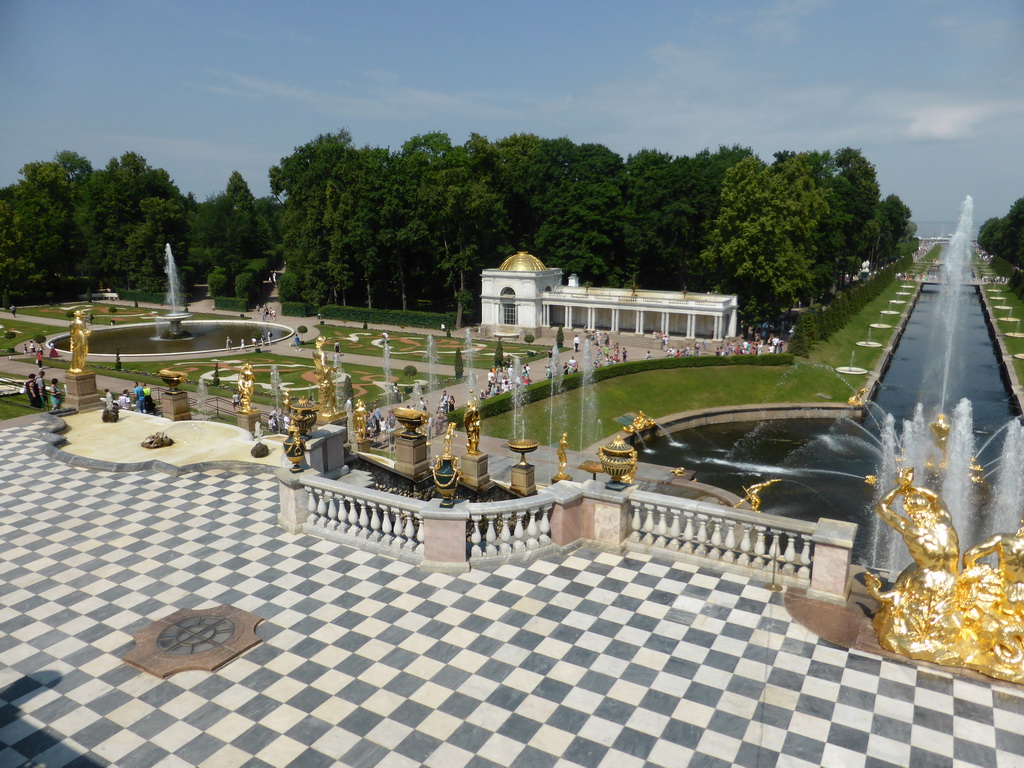 The Samson Fountain, the Great Cascade, the Samsonovskiy Canal, the Morskoy Canal and the Italian Fountain, viewed from the front of the Great Palace