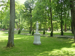 Statue near the Monplaisir Palace