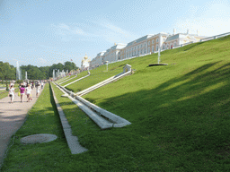 The right side of the Great Cascade and the front of the Great Palace