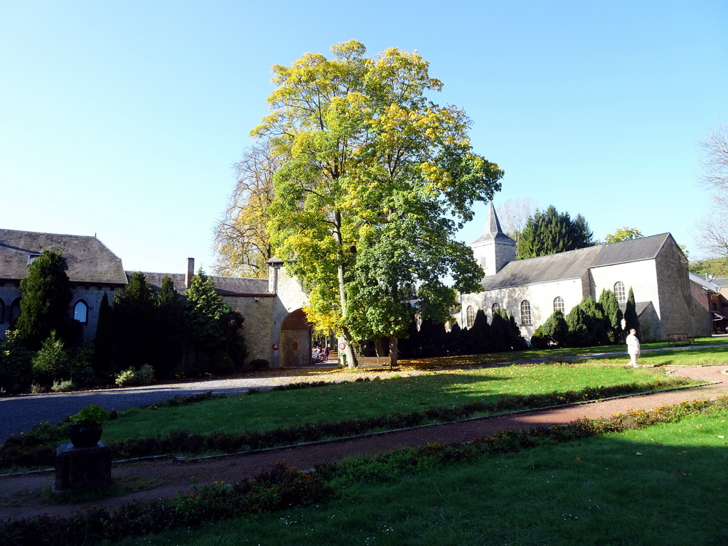 Front garden of the Castle of Petite-Somme and the Église Saint-Étienne church
