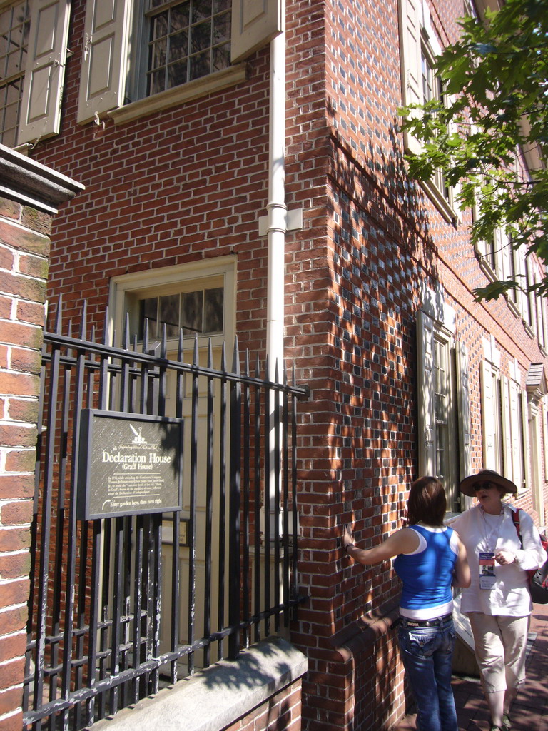 Miaomiao and our tour guide, at the Declaration House