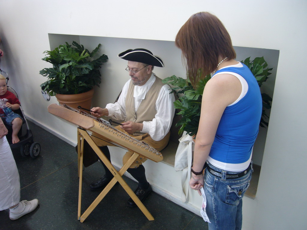 Miaomiao with an Independence Day actor in the Independence Visitor Center