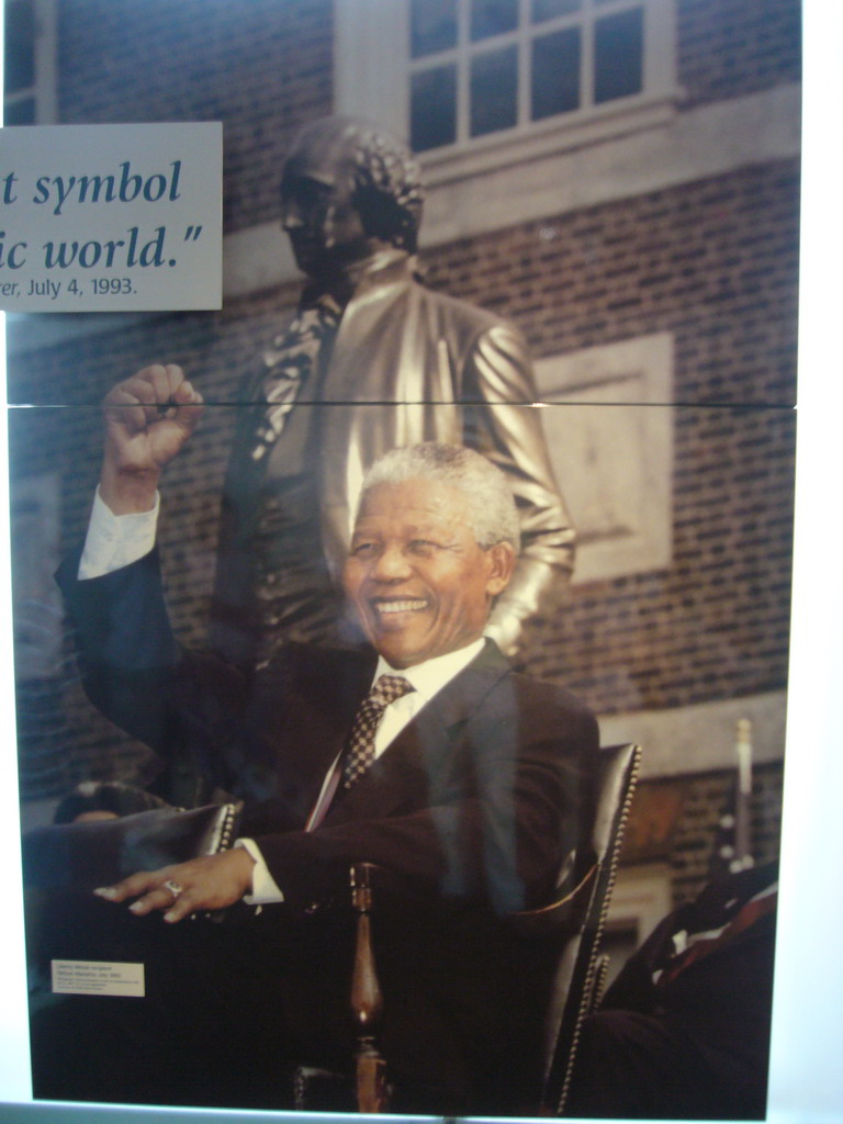 Photo of Nelson Mandela at Independence Hall, in the Liberty Bell Center