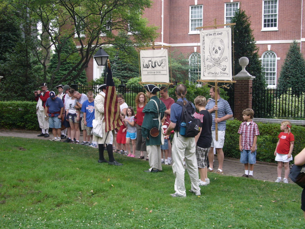 Independence Day actors and tourists