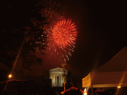 Independence Day fireworks at the Benjamin Franklin Parkway, by night