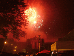 Independence Day fireworks at the Benjamin Franklin Parkway, by night