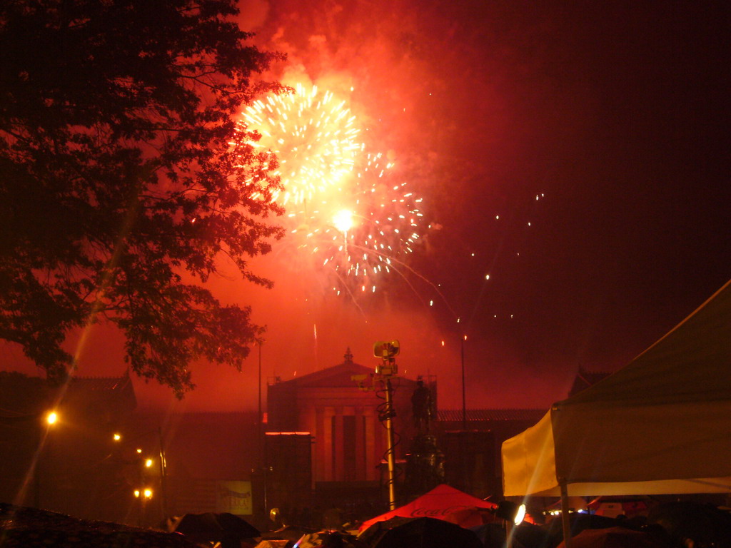 Independence Day fireworks at the Benjamin Franklin Parkway, by night