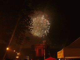 Independence Day fireworks at the Benjamin Franklin Parkway, by night