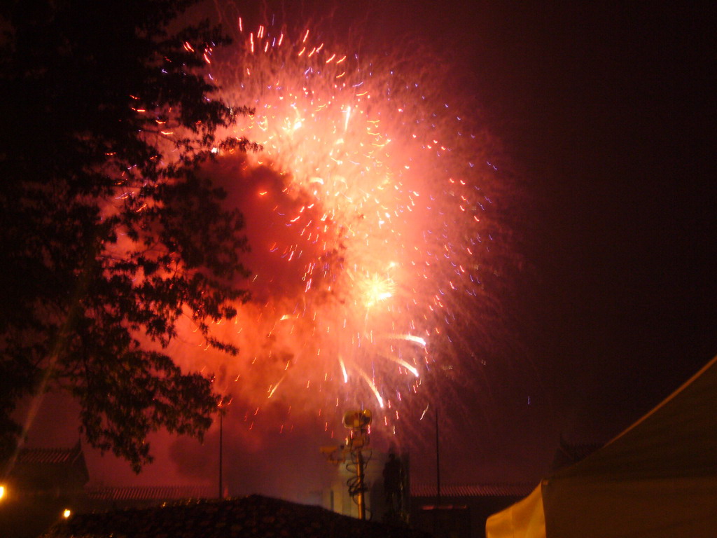 Independence Day fireworks at the Benjamin Franklin Parkway, by night