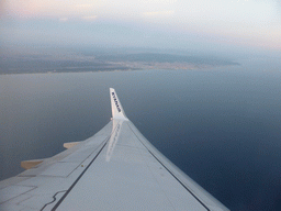 The left wing of our Ryanair airplane, with a view on the city of Livorno